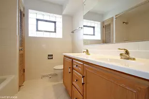 8732 W North Terrace, Niles, IL 60714 - Photo 9