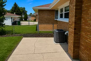 1446 Highridge Pkwy, Westchester, IL 60154 - Photo 29
