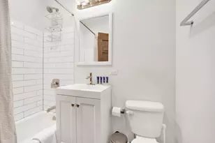 1004 W Dakin St, Chicago, IL 60613 - Photo 5