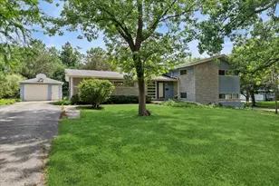 1958 Castlewood Rd, Highland Park, IL 60035 - Photo 1