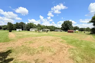 885 Wilson St, Stonefort, IL 62987 - Photo 9