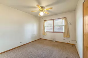 39 Arapaho Dr, Thornton, IL 60476 - Photo 9