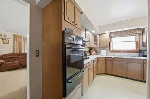 7048 W 72nd Pl, Chicago, IL 60638 - Photo 7