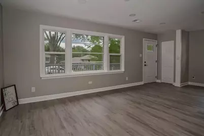 110 Hunters Path, Lake in the Hills, IL 60156 - Photo 5