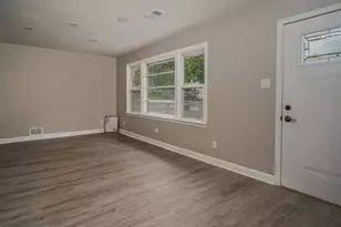 110 Hunters Path, Lake in the Hills, IL 60156 - Photo 3