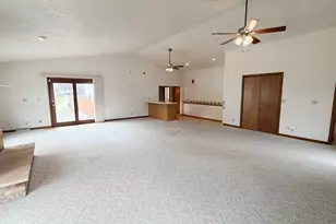 409 N Barber Ave, Polo, IL 61064 - Photo 7