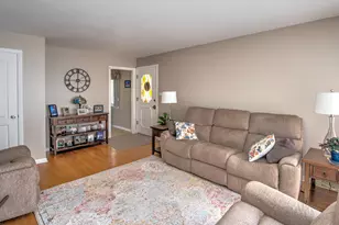 327 W Holly Ct, Glenwood, IL 60425 - Photo 11