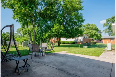 327 W Holly Court, Glenwood, IL 60425 - Photo 5