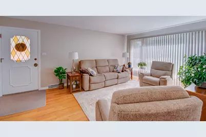 327 W Holly Court, Glenwood, IL 60425 - Photo 9