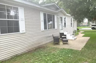 406 Spruce Dr, Belvidere, IL 61008 - Photo 1