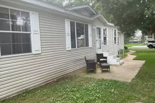 406 Spruce Dr, Belvidere, IL 61008 - Photo 1