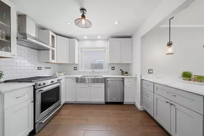 905 N Douglas Avenue, Arlington Heights, IL 60004 - Photo 5
