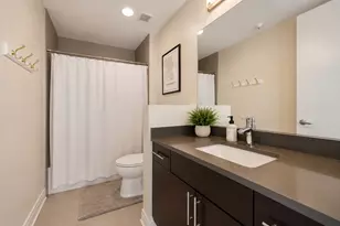 770 W Gladys Ave, Chicago, IL 60661 - Photo 13