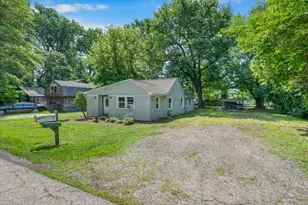 1325 Louise St, Crystal Lake, IL 60014 - Photo 3