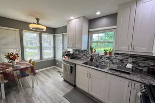 115 E Fabish Dr, Buffalo Grove, IL 60089 - Photo 9