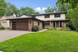 6940 N Mendota Ave, Chicago, IL 60646 - Photo 1