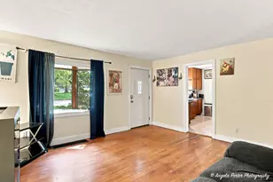 1019 N Madison St, Woodstock, IL 60098 - Photo 5