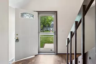 1539 Foxhill Rd, Naperville, IL 60563 - Photo 3
