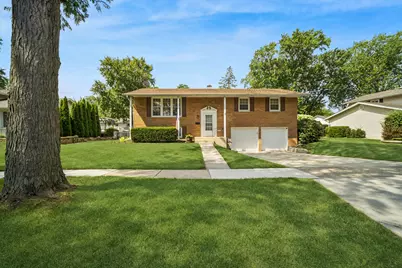 1305 E Sanborn Drive, Palatine, IL 60074 - Photo 1