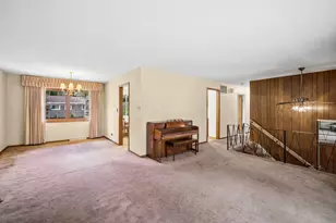 1305 E Sanborn Dr, Palatine, IL 60074 - Photo 7