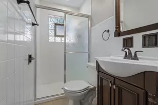 9121 S Utica Ave, Evergreen Park, IL 60805 - Photo 7