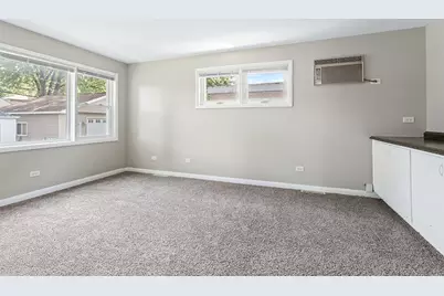 9121 S Utica Avenue, Evergreen Park, IL 60805 - Photo 9