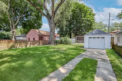 9121 S Utica Avenue, Evergreen Park, IL 60805 - Photo 15