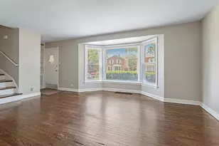 9121 S Utica Ave, Evergreen Park, IL 60805 - Photo 3