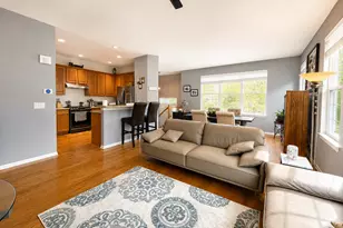 394 Broadmoor Ln, Bartlett, IL 60103 - Photo 5