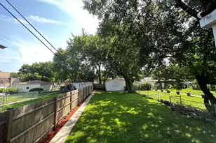 8209 S Prairie Ave, Chicago, IL 60619 - Photo 33