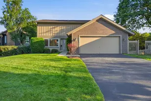 499 Carlsbad Trail, Roselle, IL 60172 - Photo 1