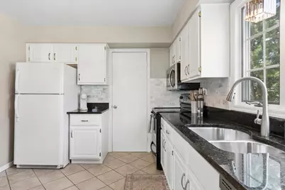 230 Windsor Lane #D, Willowbrook, IL 60527 - Photo 7