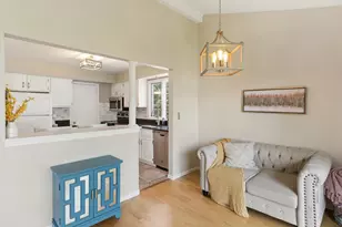 230 Windsor Ln, Willowbrook, IL 60527 - Photo 5