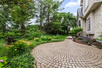 610 Grant Court, Burr Ridge, IL 60527 - Photo 5