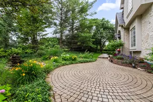 610 Grant Ct, Burr Ridge, IL 60527 - Photo 5