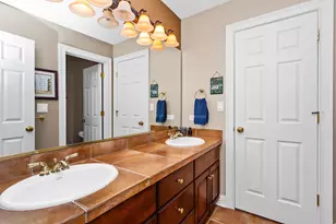 610 Grant Ct, Burr Ridge, IL 60527 - Photo 29