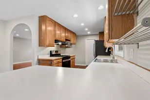 680 Brantwood Ct, Elk Grove Village, IL 60007 - Photo 9