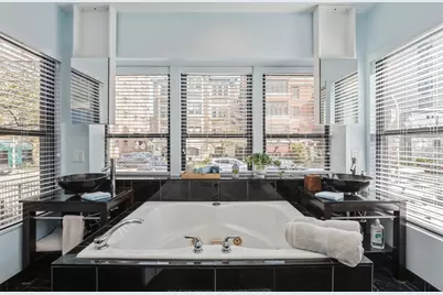 645 W Bittersweet Place #1, Chicago, IL 60613 - Photo 11