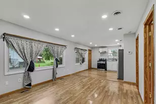 208 W Nippersink Rd, Round Lake, IL 60073 - Photo 3