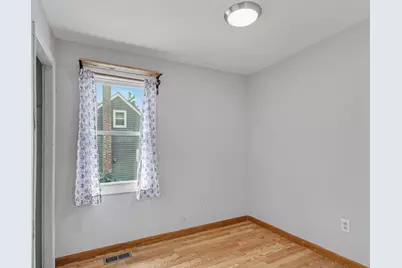 208 W Nippersink Road, Round Lake, IL 60073 - Photo 9