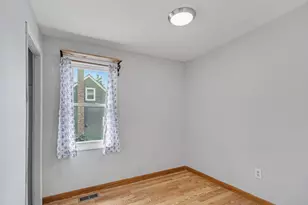 208 W Nippersink Rd, Round Lake, IL 60073 - Photo 9