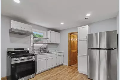 208 W Nippersink Road, Round Lake, IL 60073 - Photo 5