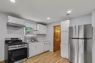 208 W Nippersink Rd, Round Lake, IL 60073 - Photo 5