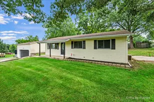 911 W Florence St, McHenry, IL 60051 - Photo 1