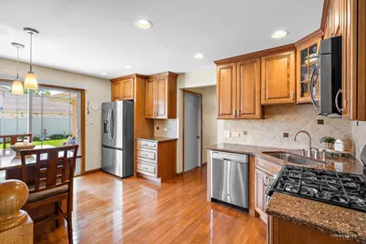 8124 Nottingham Road, Tinley Park, IL 60477 - Photo 9