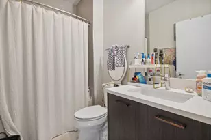 1045 W Cornelia Ave, Chicago, IL 60657 - Photo 7