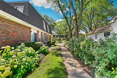 415 Sunnybrook Lane, Wheaton, IL 60187 - Photo 17