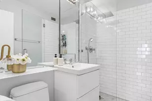 555 W Cornelia Ave, Chicago, IL 60657 - Photo 13