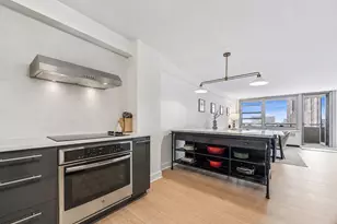 555 W Cornelia Ave, Chicago, IL 60657 - Photo 7