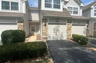 935 Viewpoint Dr, Lake in the Hills, IL 60156 - Photo 1